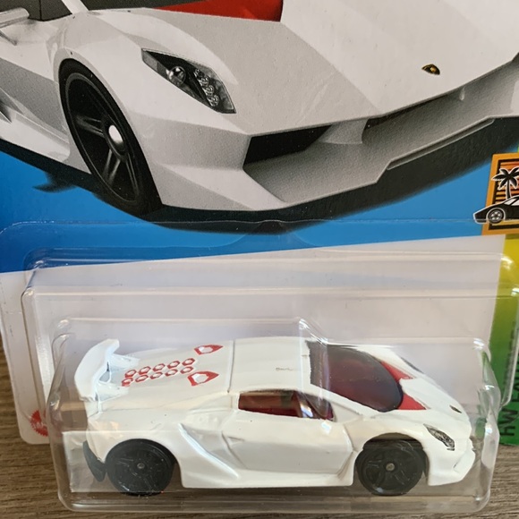 Hot Wheels Lamborghini Sesto Elemento - Picture 2 of 6